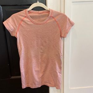 Womens lululemon short sleeve. Size 6